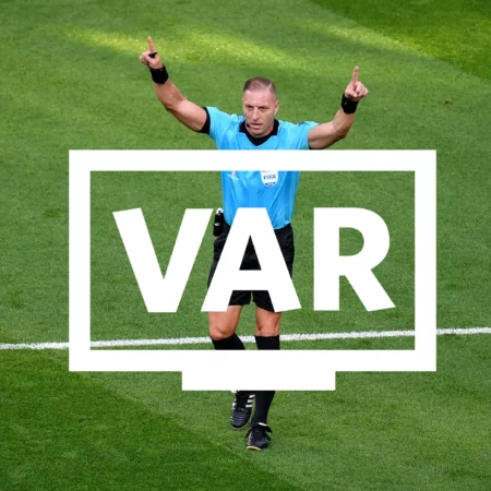 Ассистент VAR пойман за просмотром букмекерского сайта: скандал в высшей лиге Болгарии