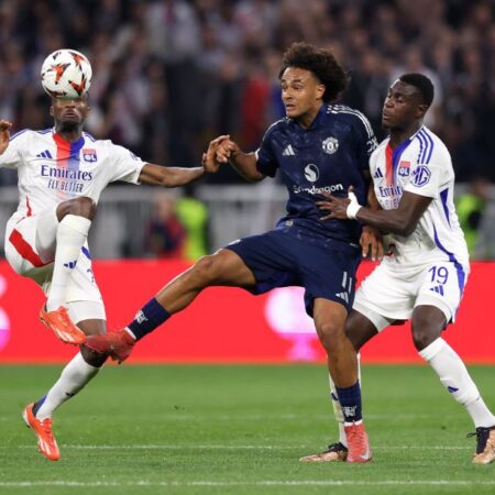 Манчестер Юнайтед столкнулся с травмой: Джошуа Зиркзее пропустит матч с «Лионом»