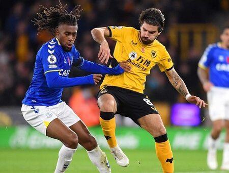 Интерес Эвертона и Вулверхэмптона к Клеману Акпа из Осера