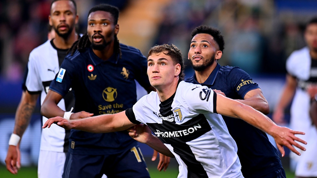 Preview Почему Лечче протестовал против решения Серии А по расписанию после смерти физиотерапевта, надев форму без цвета и эмблемы