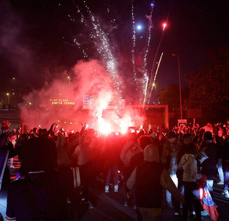 После выхода ПСЖ в финал ЛЧ фанаты сожгли футболку «Марселя» и оскорбили мать Рабьо