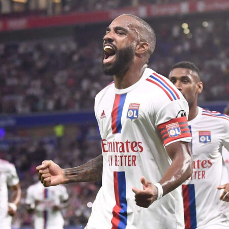 Прогнозируемый состав Лиона на матч с Анже: Ляказетт выйдет в основе в последней игре за клуб