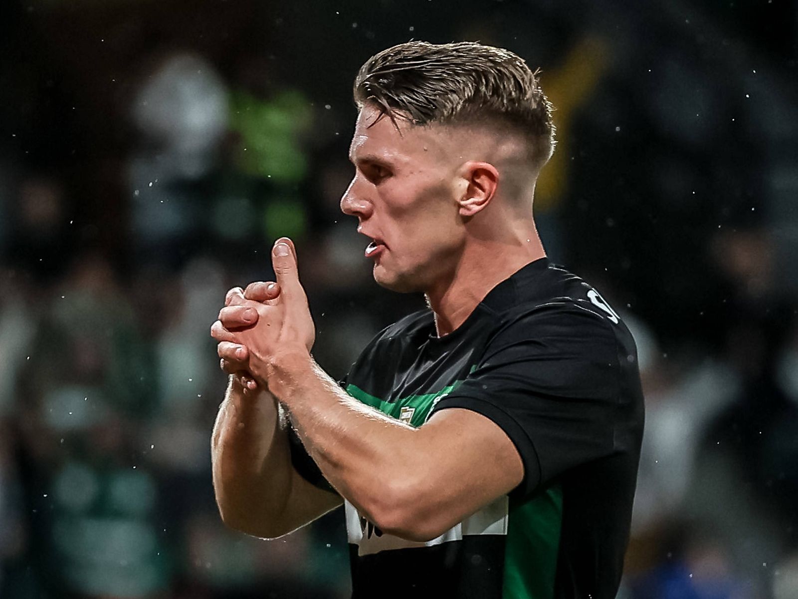 Preview Манчестер Юнайтед активизирует попытки подписать Виктора Дьёкереша, ПСЖ вышел из борьбы