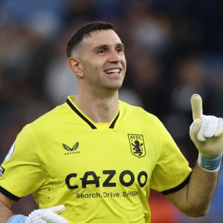 Астон Вилла интересуется вратарем из Лиги 1: конкуренция и детали