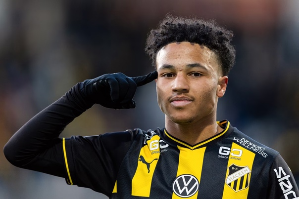 Preview Молодой форвард Момоду Сонко: «Ливерпуль» продолжает за мной следить»