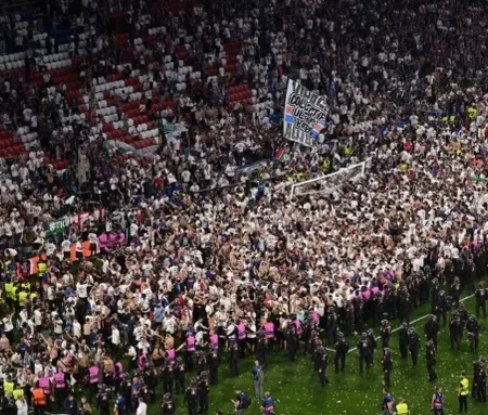 ПСЖ может столкнуться с крупным штрафом УЕФА после повреждения поля на «Альянц Арене» во время финала Лиги чемпионов