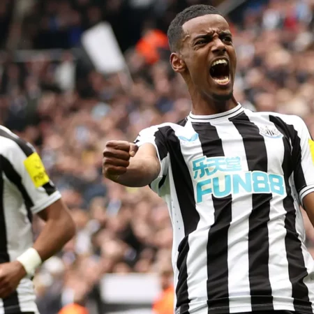 «Ньюкасл» интересуется защитником «Марселя» Балерди: Подходит ли он команде Хау?