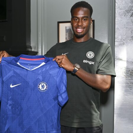 Официально: Талантливый защитник Дортмунда перешел в клуб Лиги 1