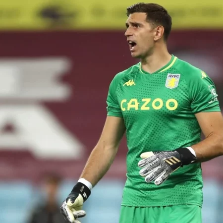 Астон Вилла нацелена на подписание вратаря Бреста Марко Бизета