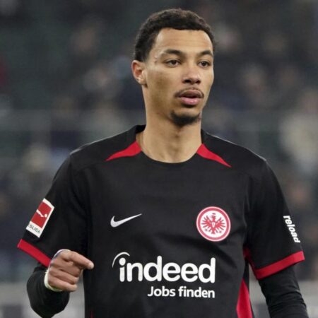 Ньюкасл Юнайтед работает над подписанием Уго Экитике