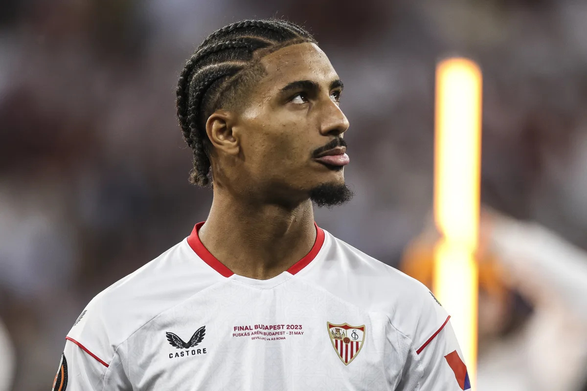 Preview Клубы Премьер-лиги проявляют интерес к защитнику Севильи Лоику Баде