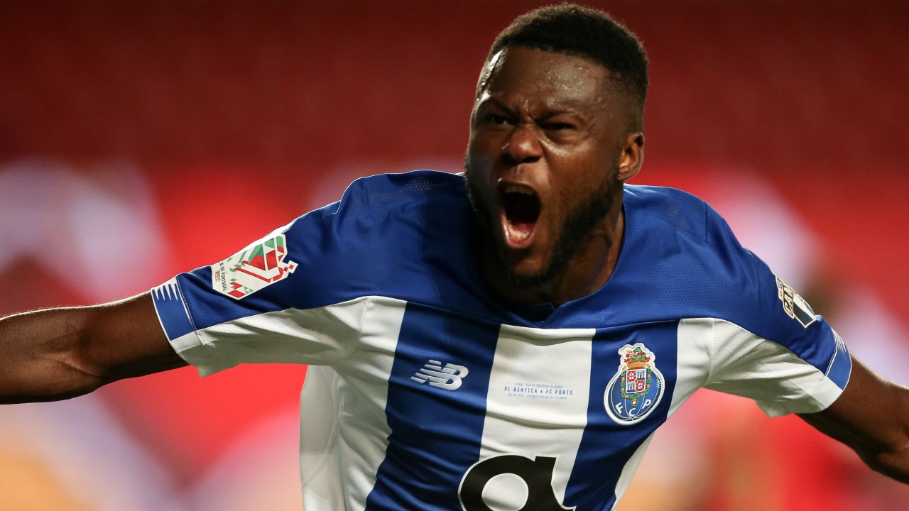 Preview Шаснель Мбемба не может найти новый клуб из-за высоких финансовых требований