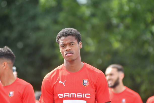 Preview Гамбург рассматривает трансфер Вармеда Омари из Ренна