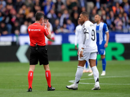 Килиан Мбаппе получил красную карточку: грозит ли ему пропуск Эль Класико Кубка Короля?