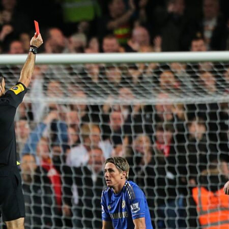 Красная карточка и пенальти за 10 минут: Хаос в дерби Лиги 1!