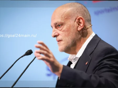 Президент Ла Лиги анонсировал изменения в системе определения офсайдов со следующего сезона