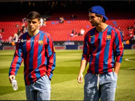 Объяснение: Почему игроки Барселоны надели форму Роналдиньо перед матчем с Райо Вальекано
