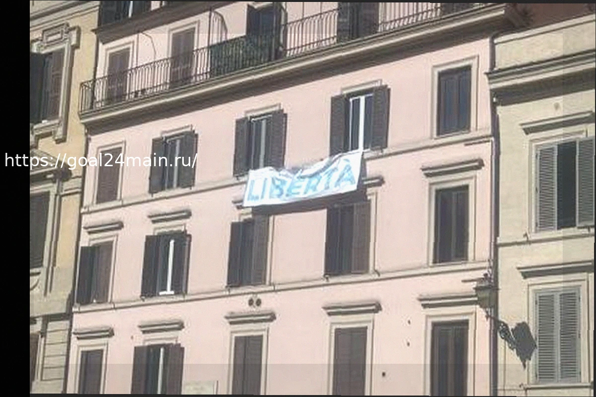 Preview На Парламентской площади в Риме появился баннер «Свобода» (Лацио)