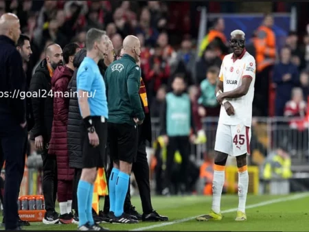 Виктор Осимхен играл с переломом руки против «Ливерпуля», проявив невероятную стойкость