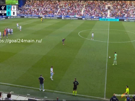 ВИДЕО: Вратарь «Реал Сарагосы» устроил потасовку, нанеся удар противнику