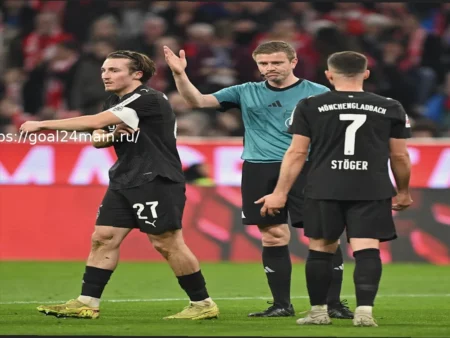 Главный тренер «Боруссии Мёнхенгладбах» поддержал фанатов после появления баннеров против Рокко Райца